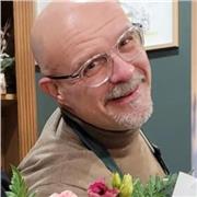 Professeur de soutien scolaire en matières générales et éducateur et passionné d'Histoire et de Géographie.